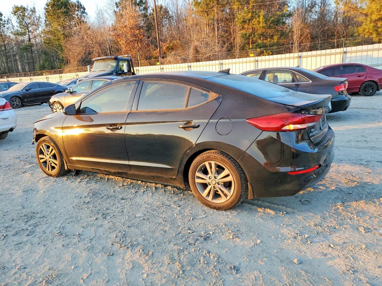2017 HYUNDAI ELANTRA SE photo 2