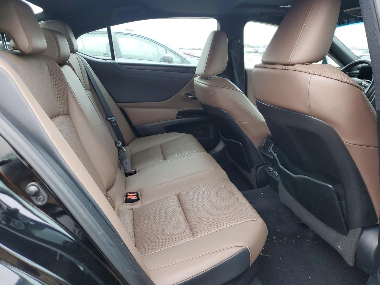 2022 LEXUS ES 300H BASE photo 10