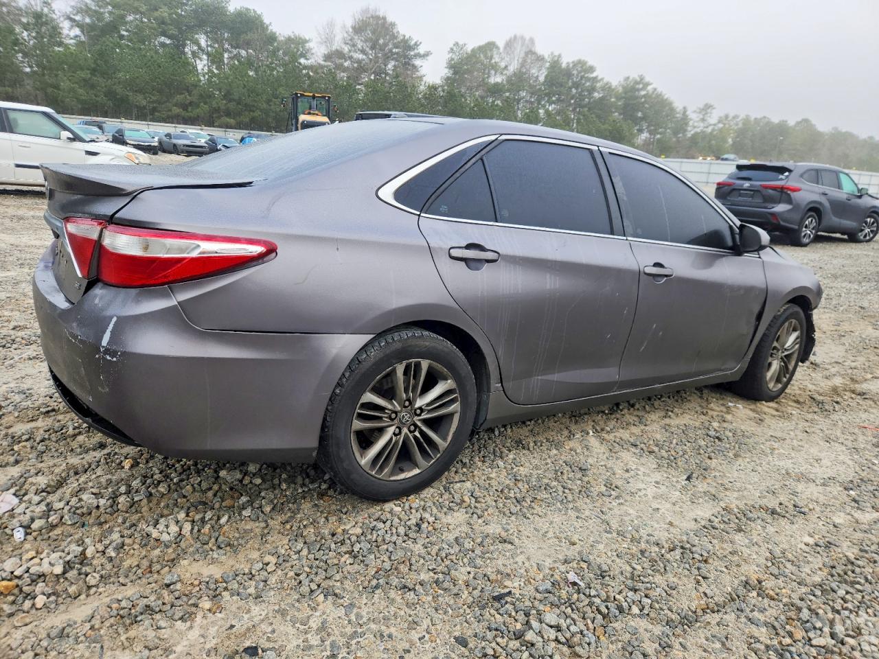 2015 TOYOTA CAMRY LE photo 5