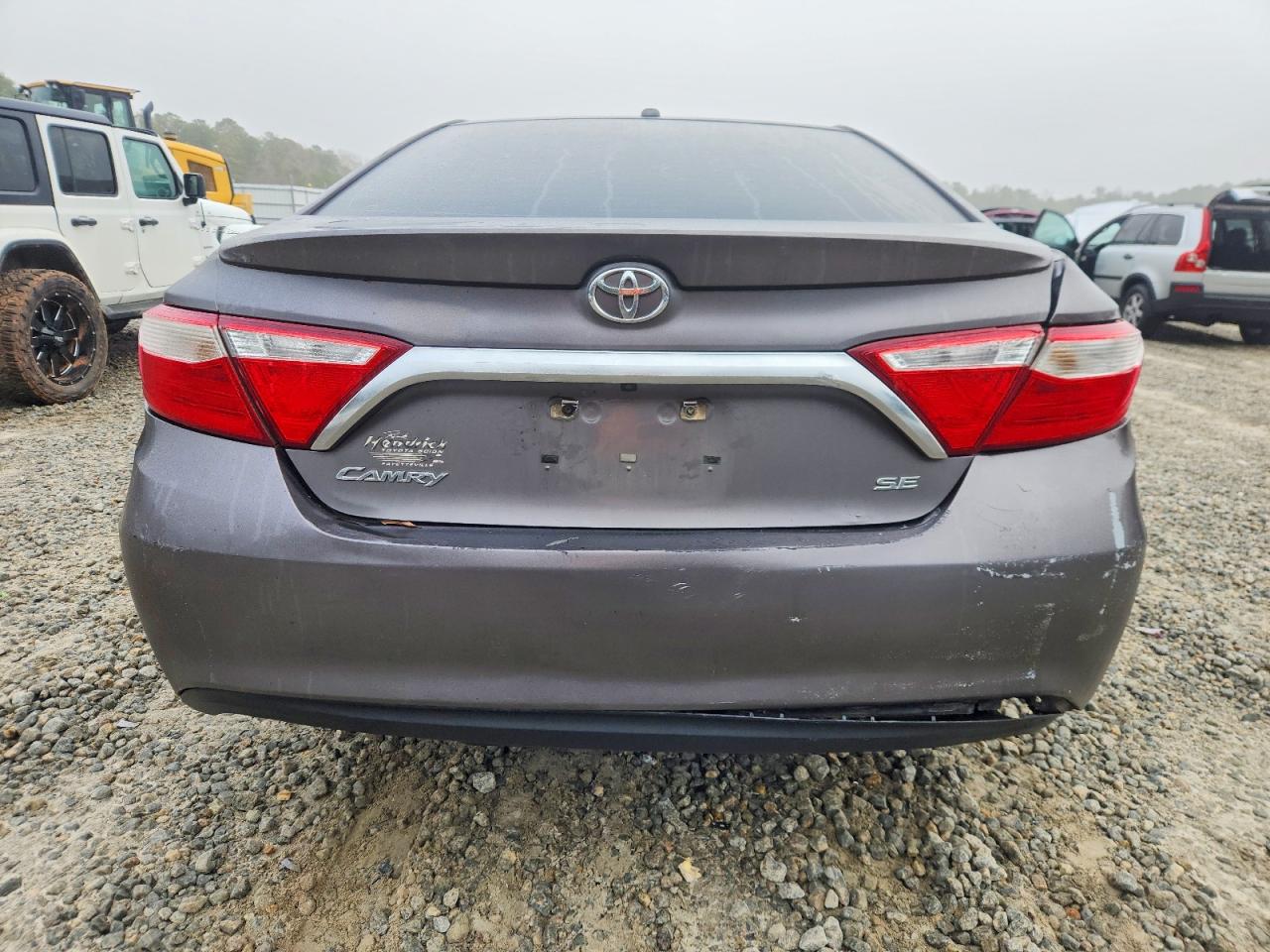 2015 TOYOTA CAMRY LE photo 11
