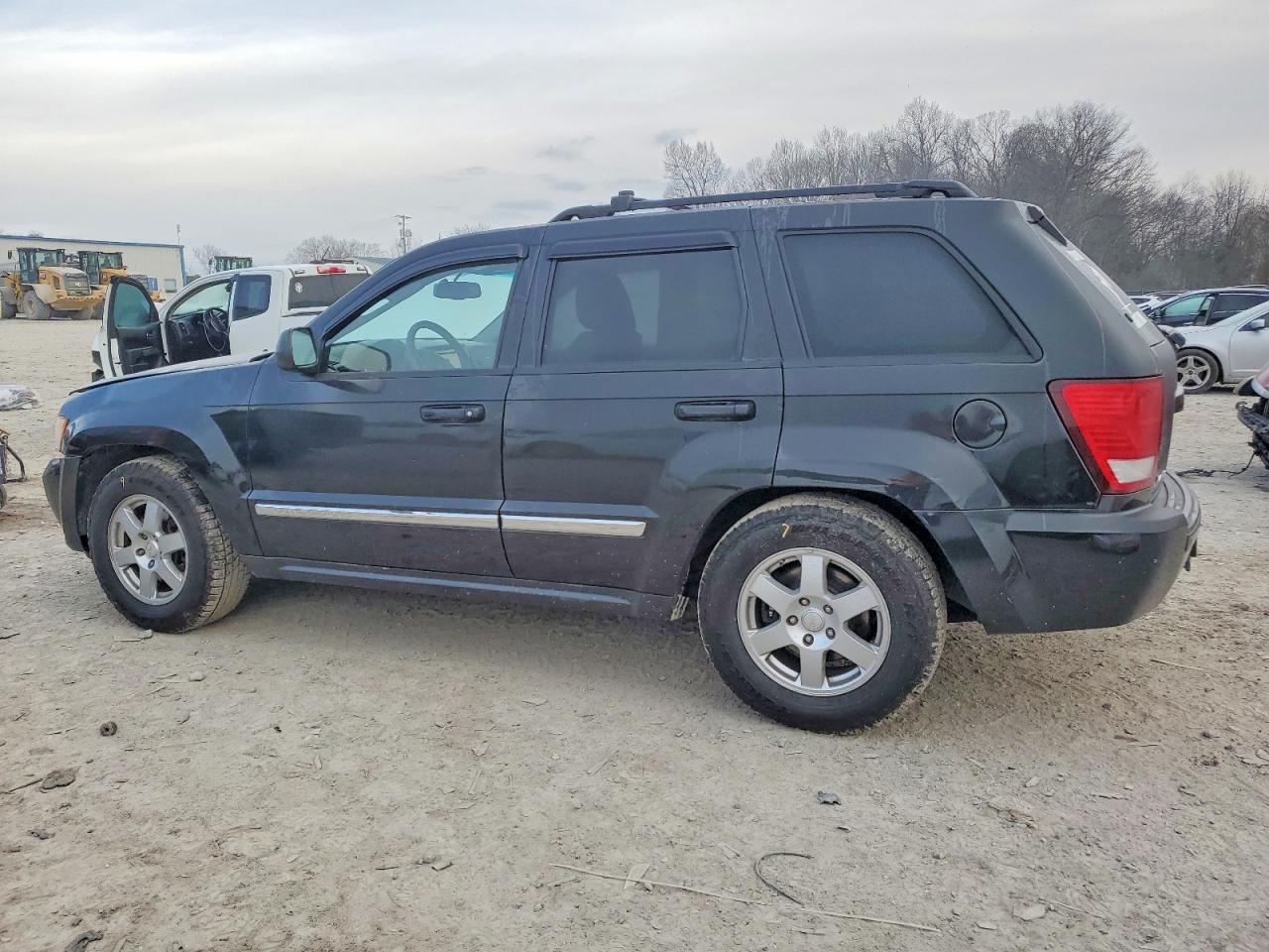 2010 JEEP GRAND CHEROKEE LAREDO photo 2