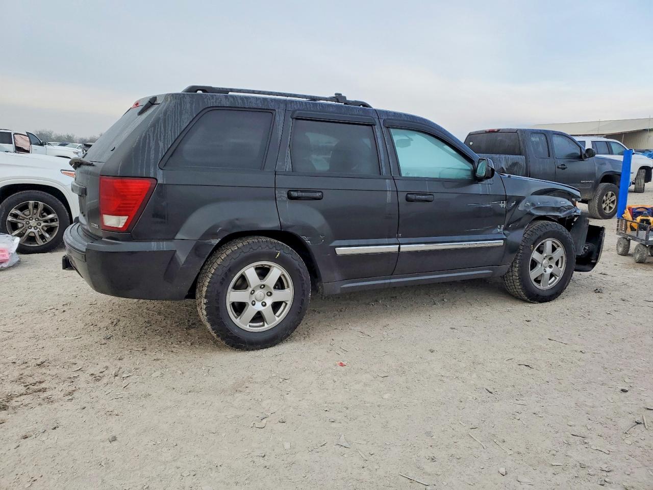 2010 JEEP GRAND CHEROKEE LAREDO photo 3