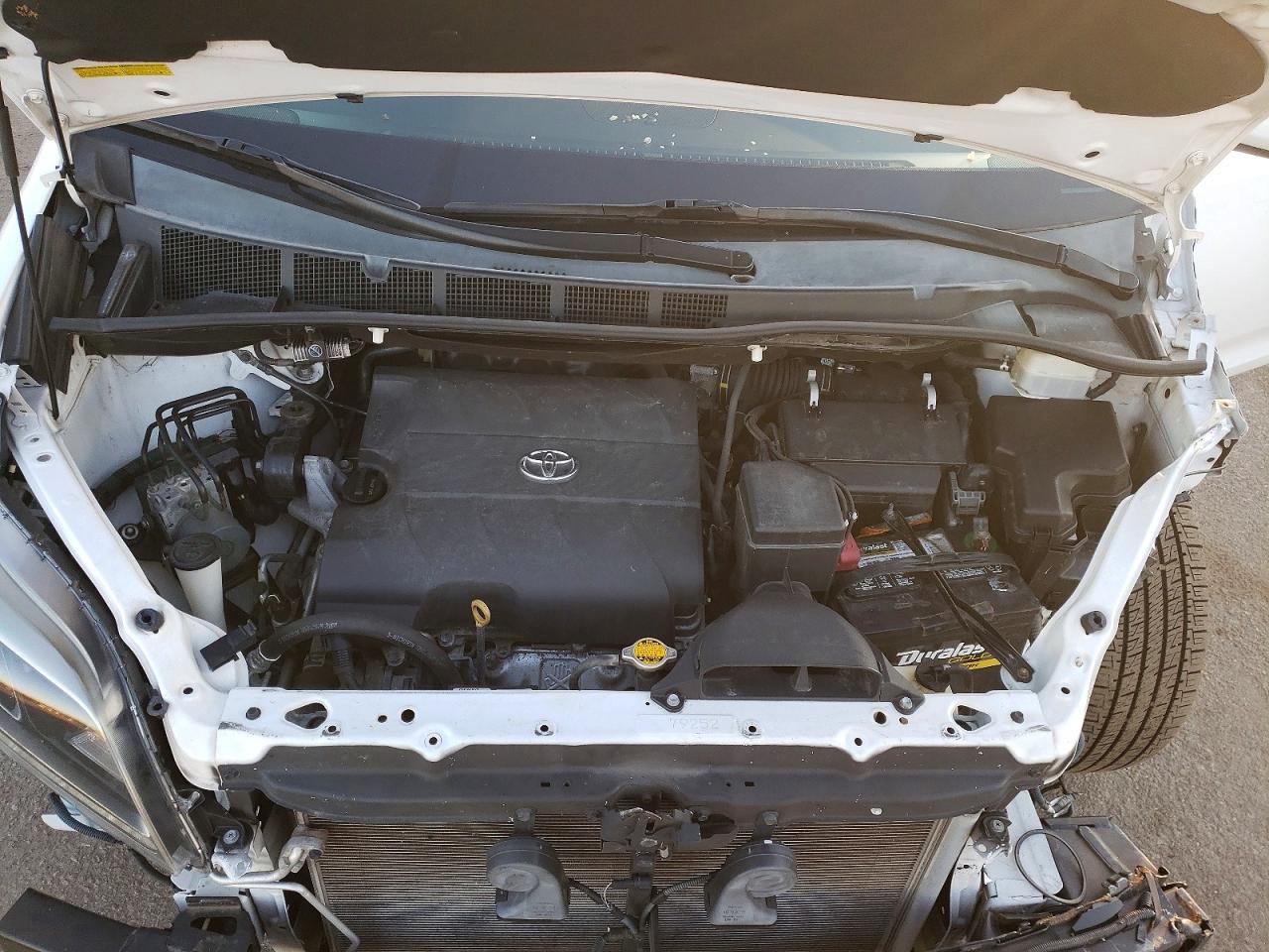 2016 TOYOTA SIENNA SE photo 23