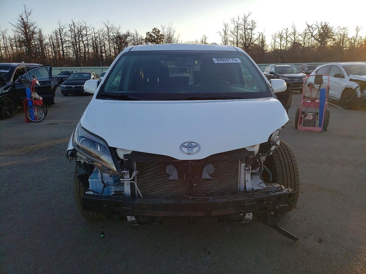 2016 TOYOTA SIENNA SE photo 9