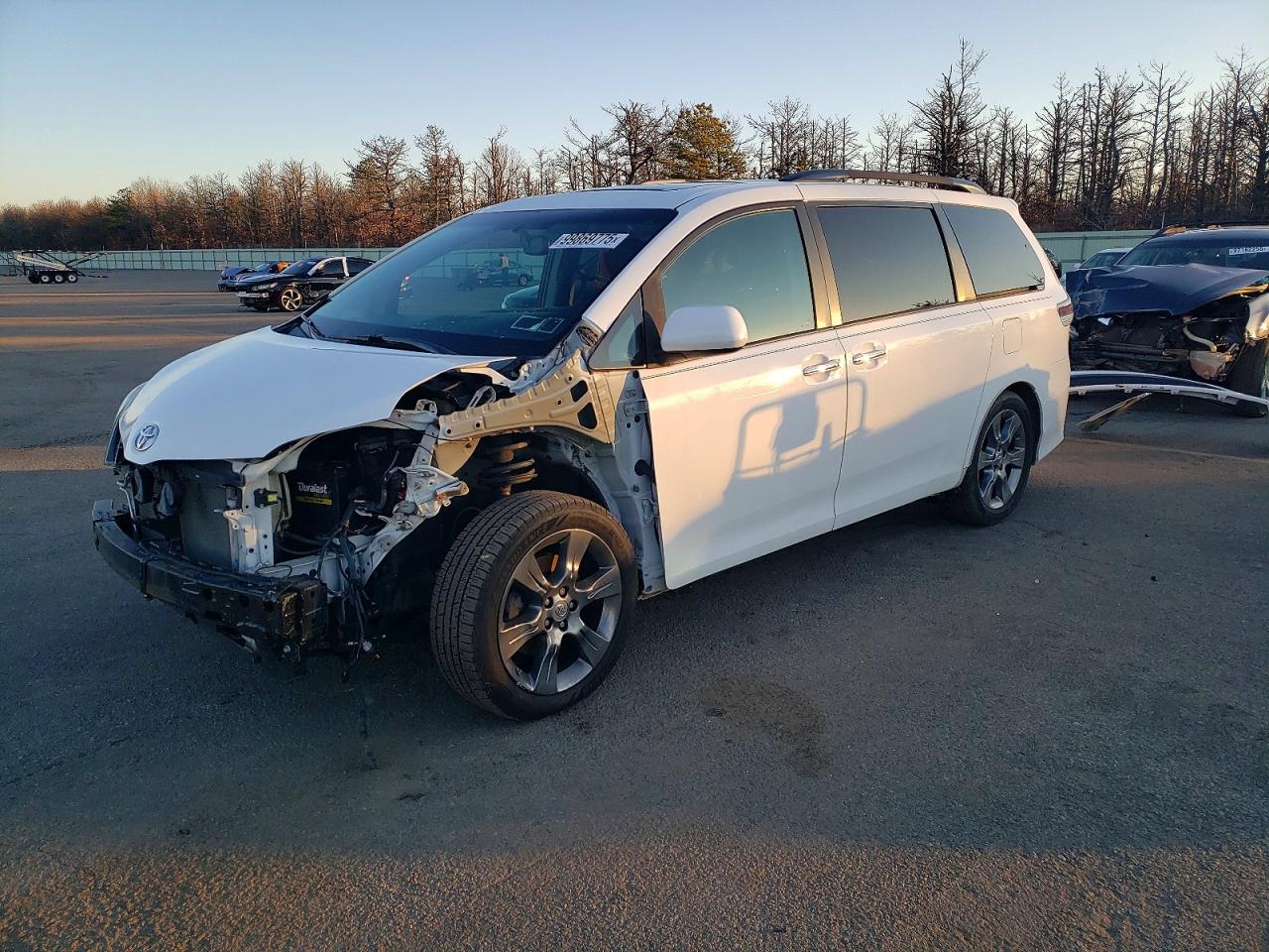 2016 TOYOTA SIENNA