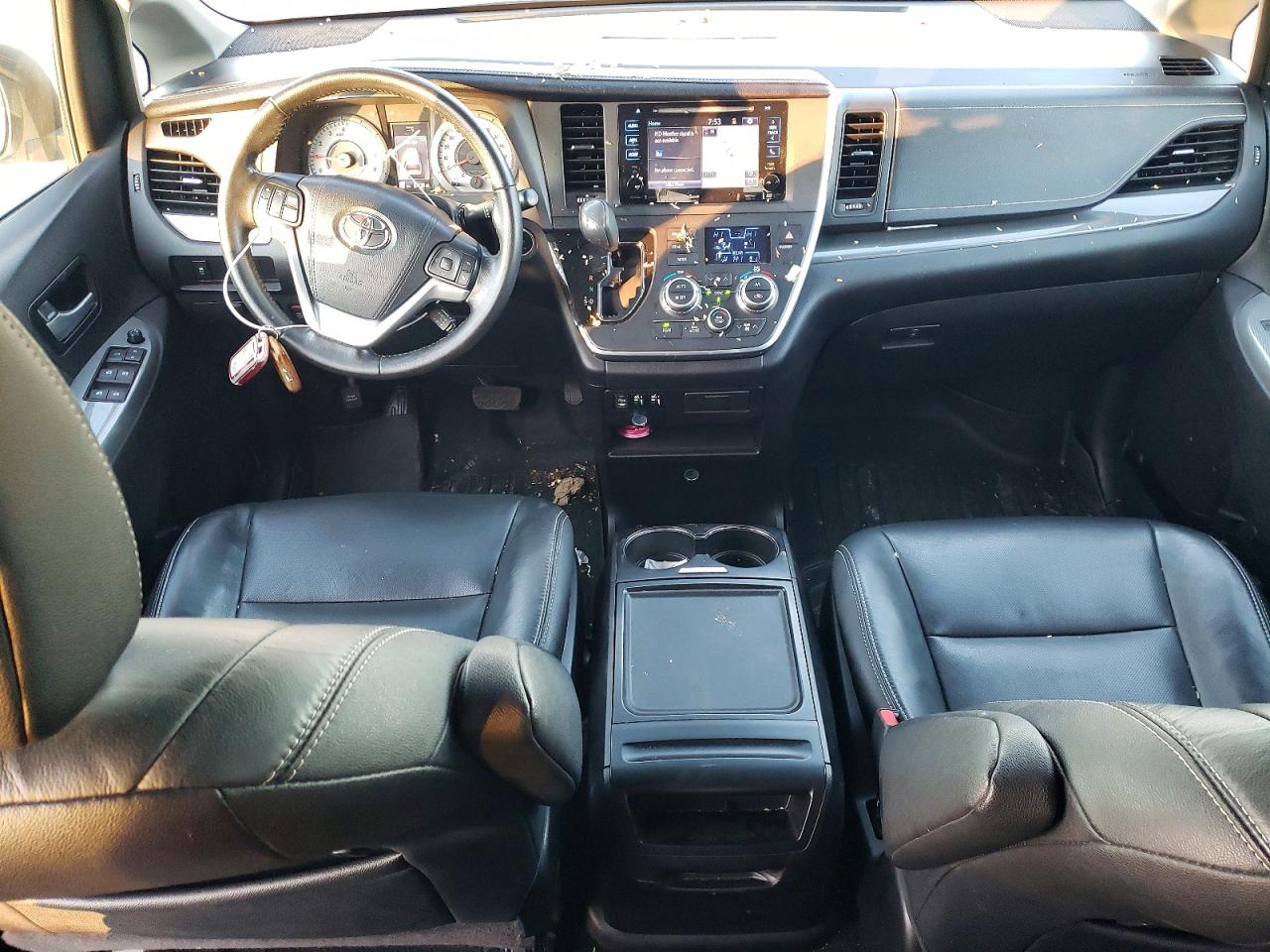 2016 TOYOTA SIENNA SE photo 15