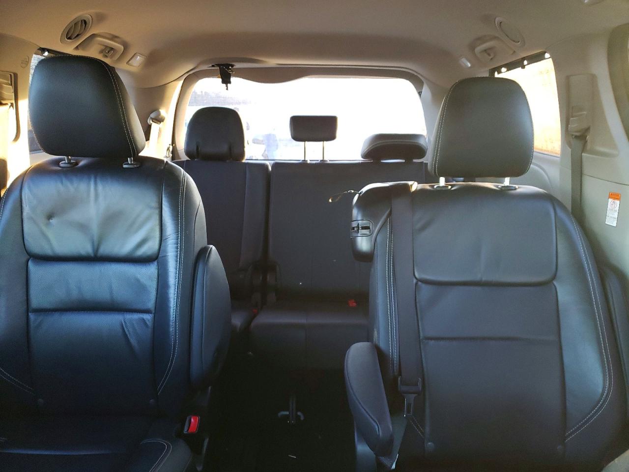 2016 TOYOTA SIENNA SE photo 19