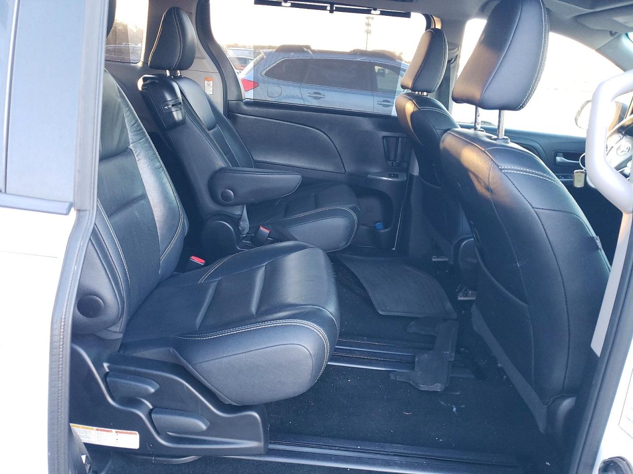 2016 TOYOTA SIENNA SE photo 21