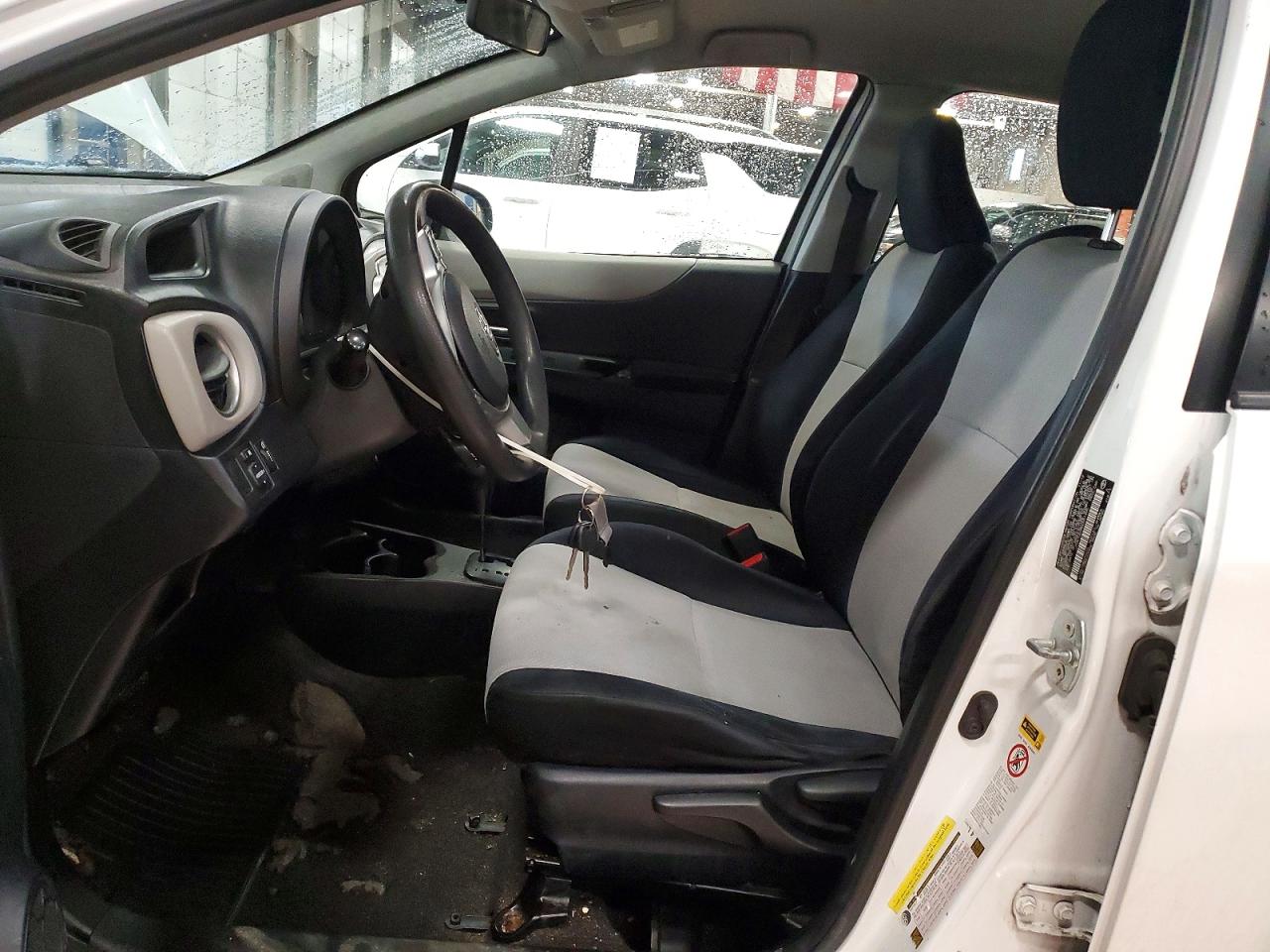 2013 TOYOTA YARIS photo 7