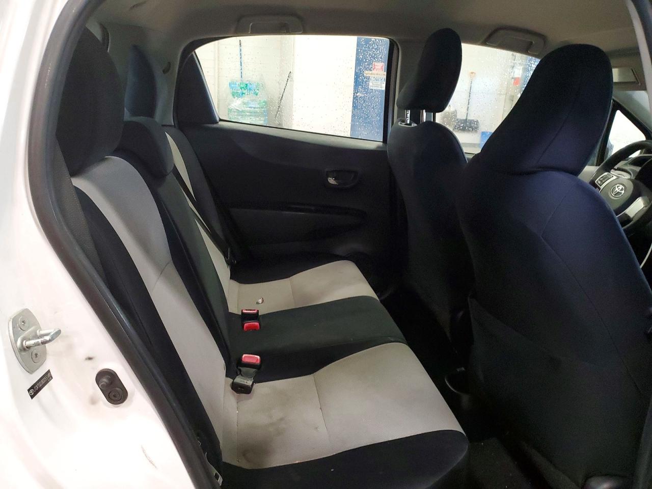 2013 TOYOTA YARIS photo 11