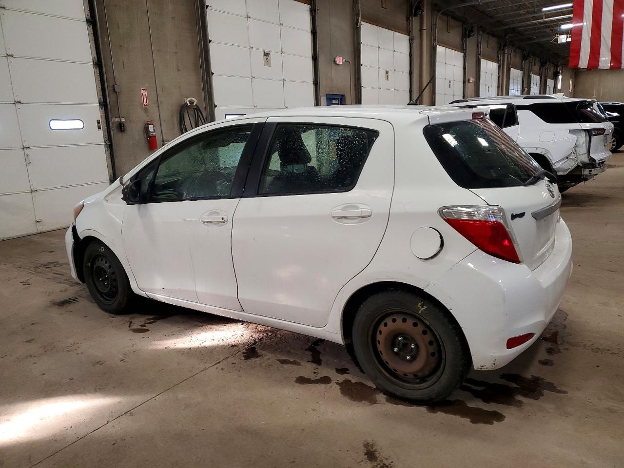 2013 TOYOTA YARIS photo 2