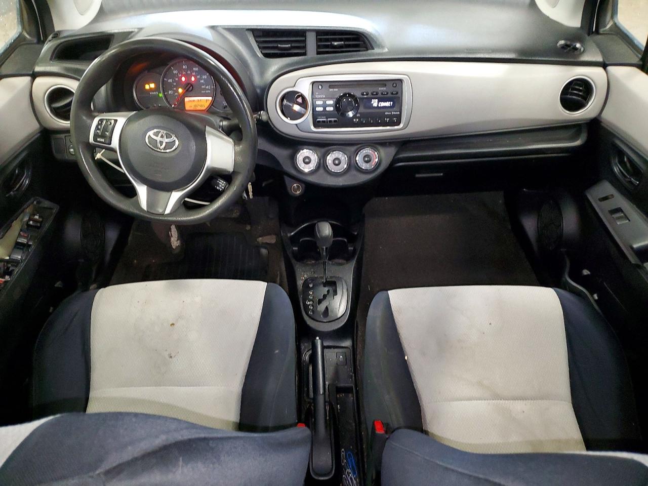 2013 TOYOTA YARIS photo 8