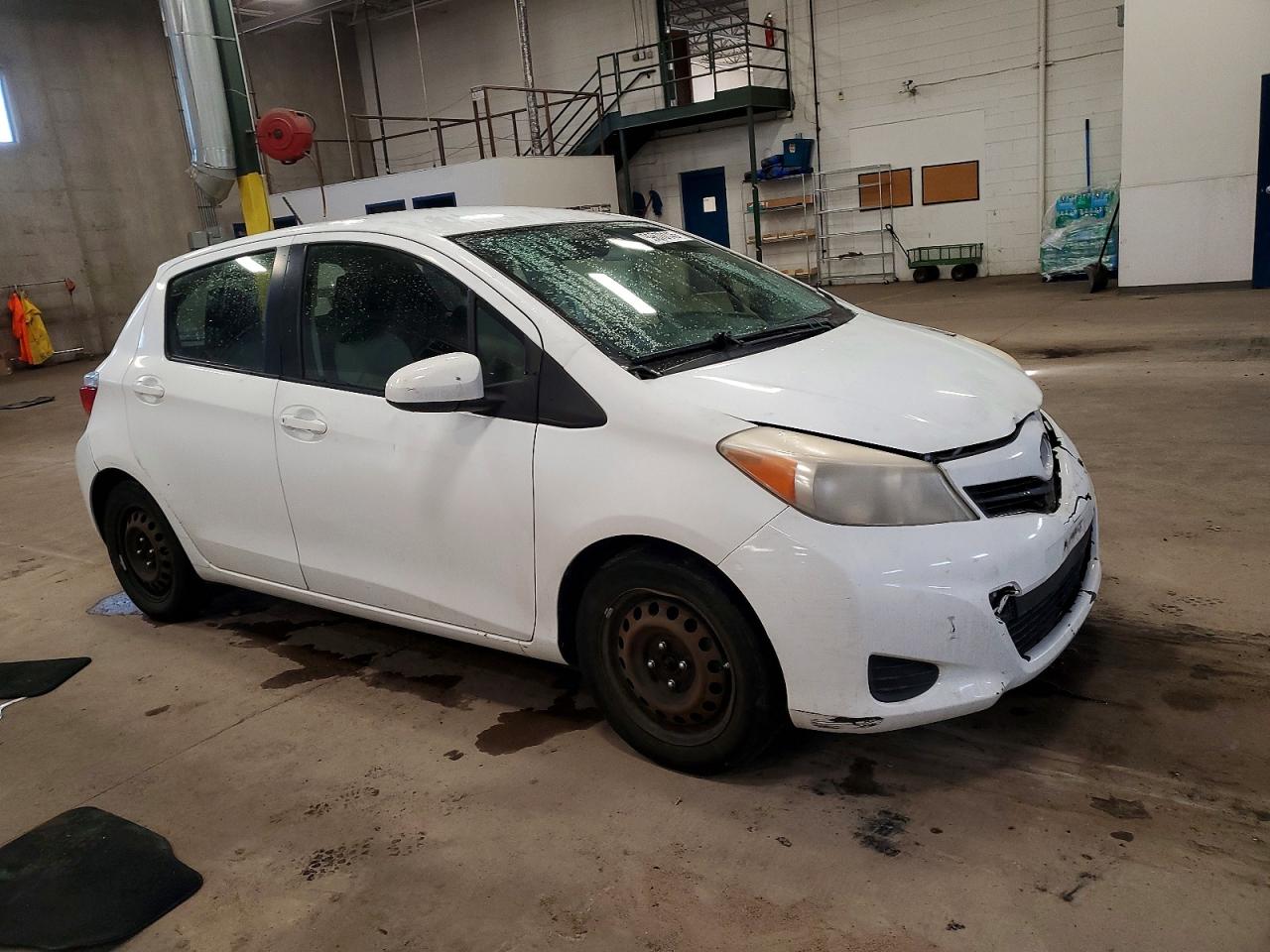 2013 TOYOTA YARIS photo 4