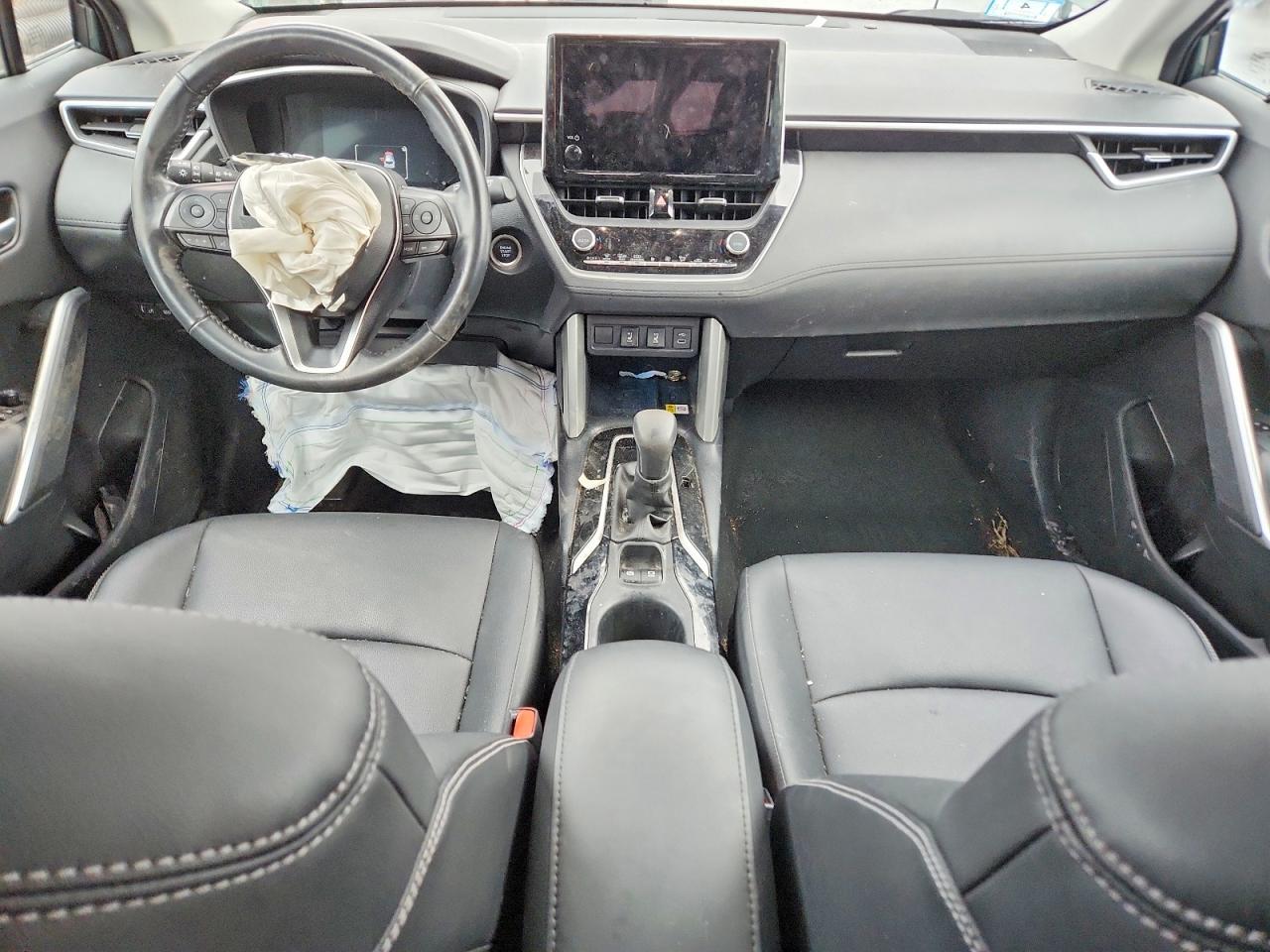 2023 TOYOTA COROLLA CROSS XLE photo 8