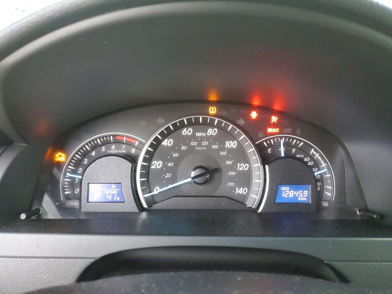 2013 TOYOTA CAMRY L photo 9