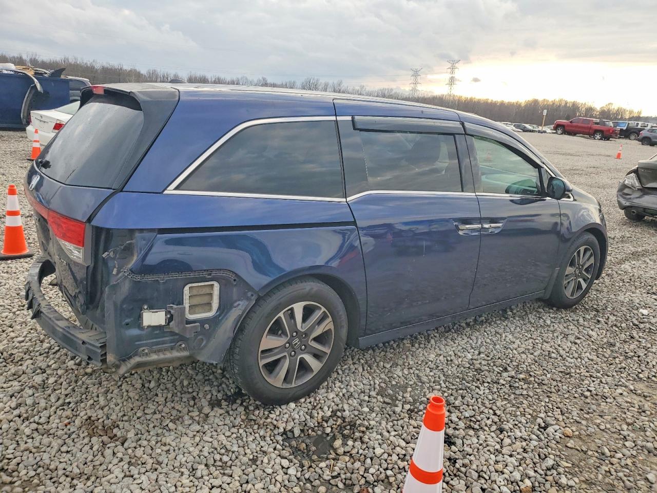 2016 HONDA ODYSSEY TOURING photo 3