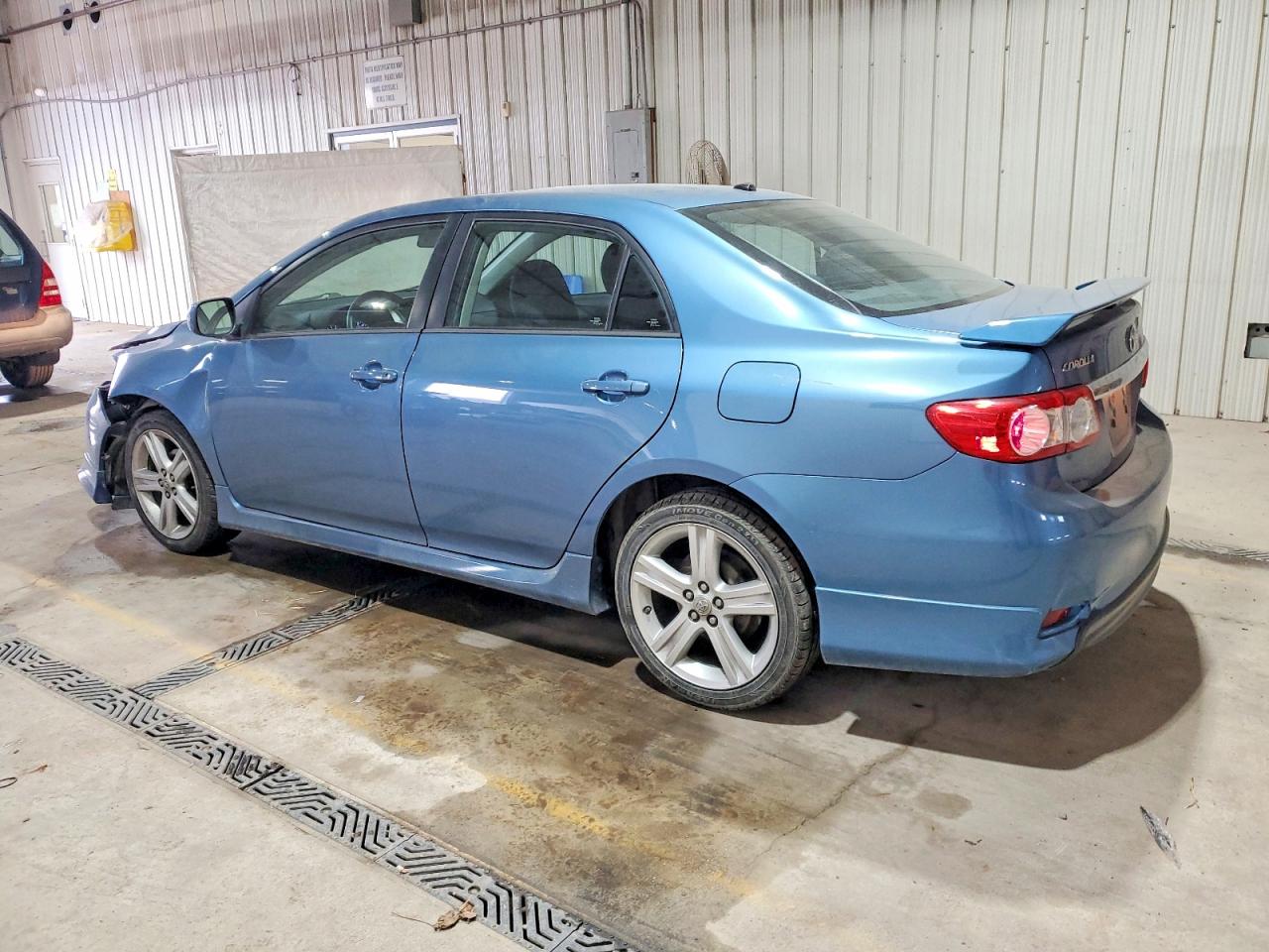 2013 TOYOTA COROLLA BASE photo 3
