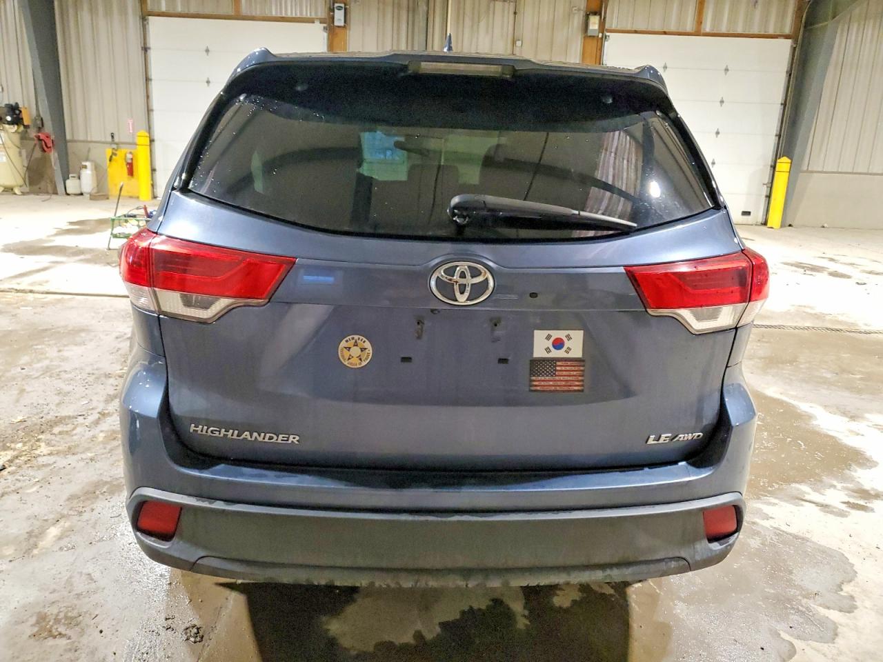 2018 TOYOTA HIGHLANDER LE photo 6