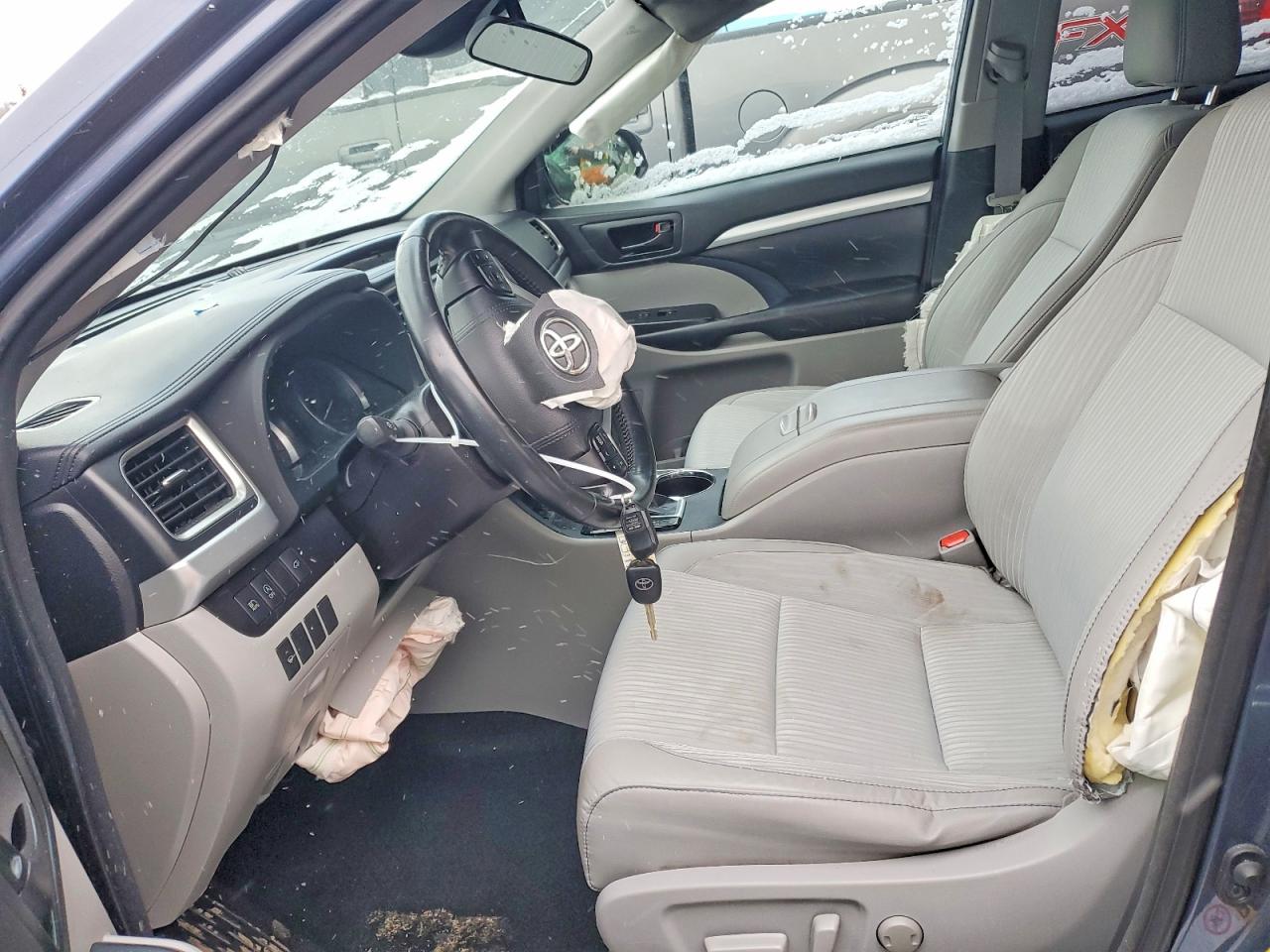 2018 TOYOTA HIGHLANDER LE photo 7
