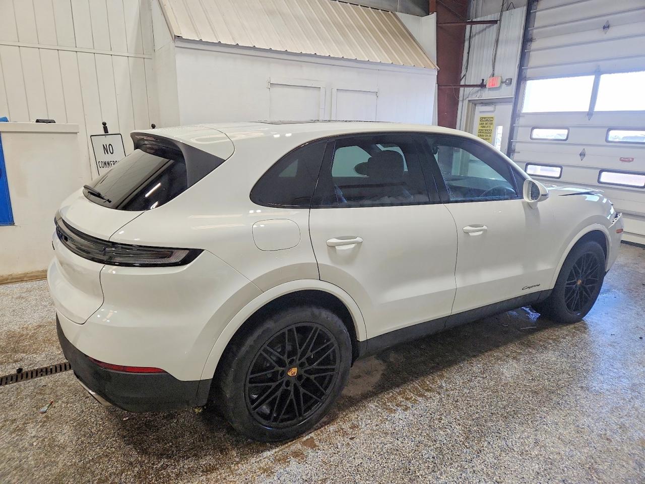 2024 PORSCHE CAYENNE photo 5