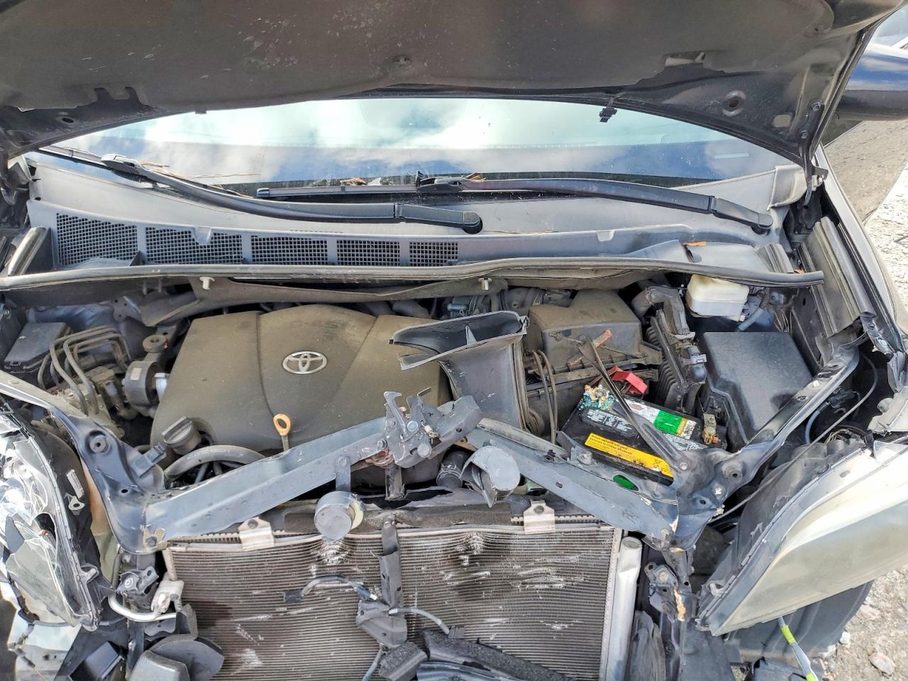 2017 TOYOTA SIENNA SE photo 12