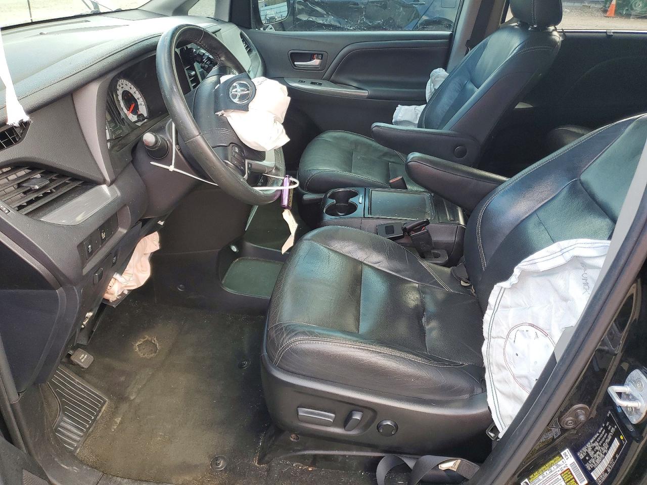 2017 TOYOTA SIENNA SE photo 7