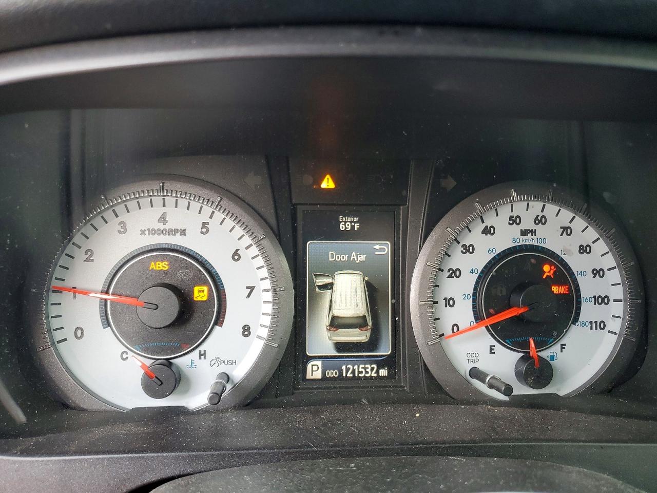 2017 TOYOTA SIENNA SE photo 9