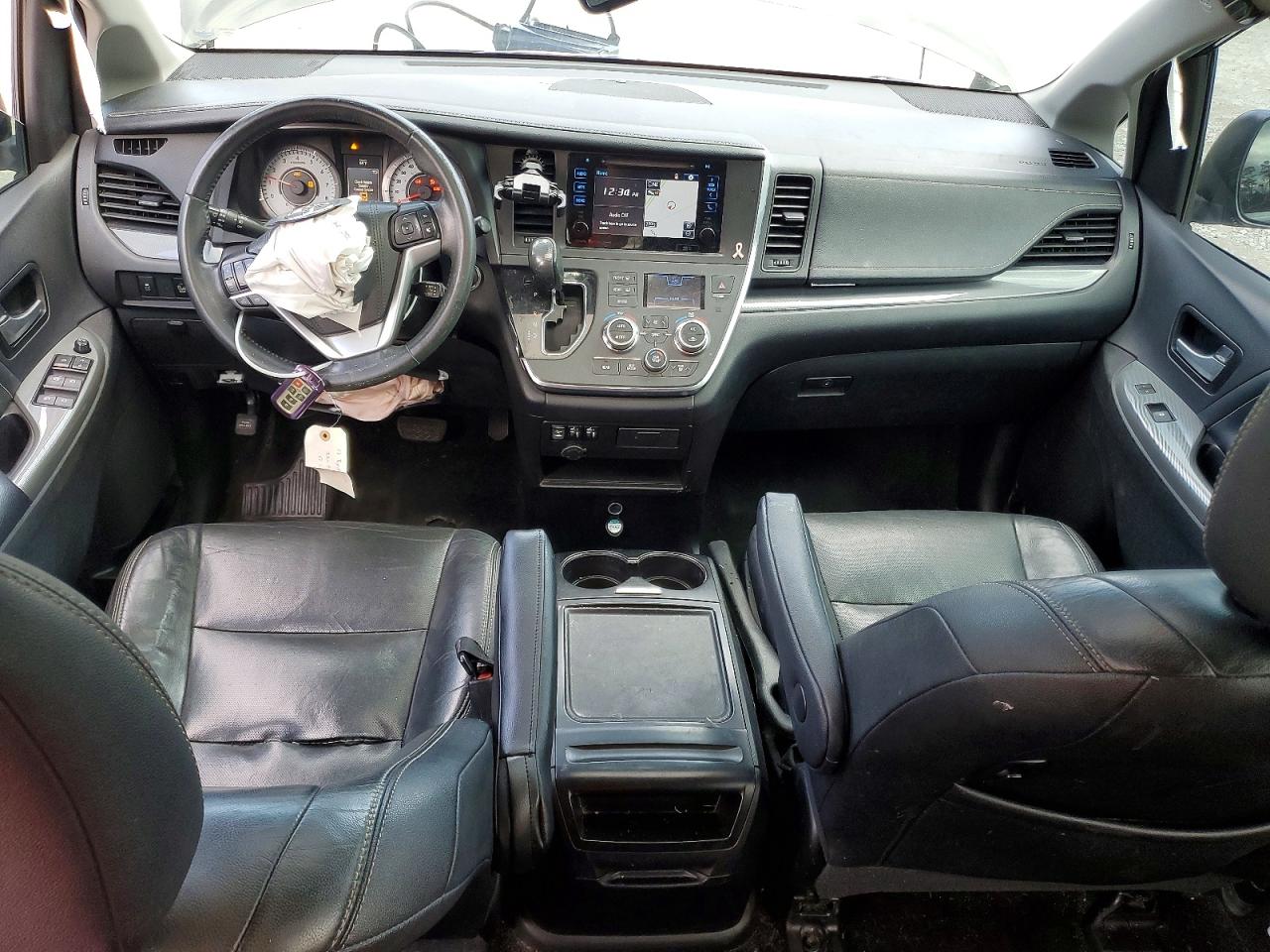 2017 TOYOTA SIENNA SE photo 8