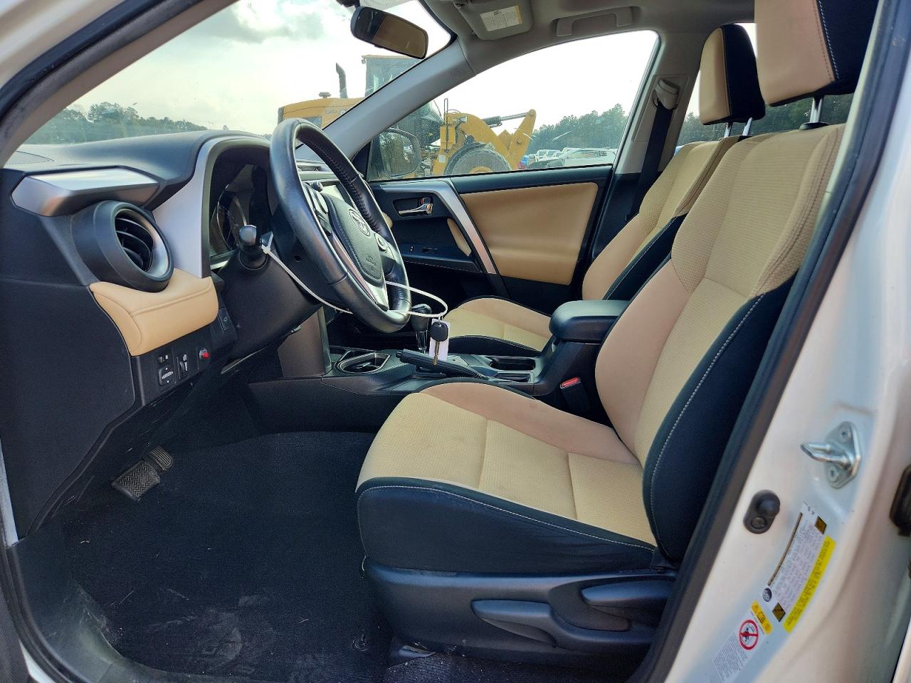 2016 TOYOTA RAV4 XLE photo 7