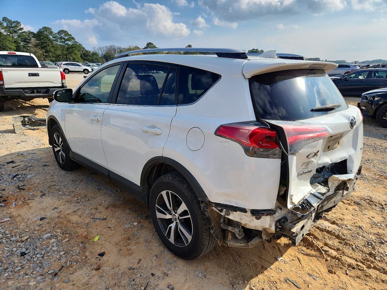2016 TOYOTA RAV4 XLE photo 2