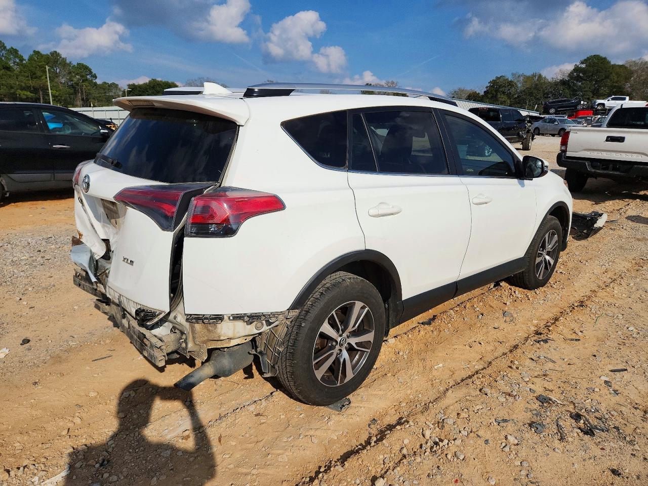 2016 TOYOTA RAV4 XLE photo 3