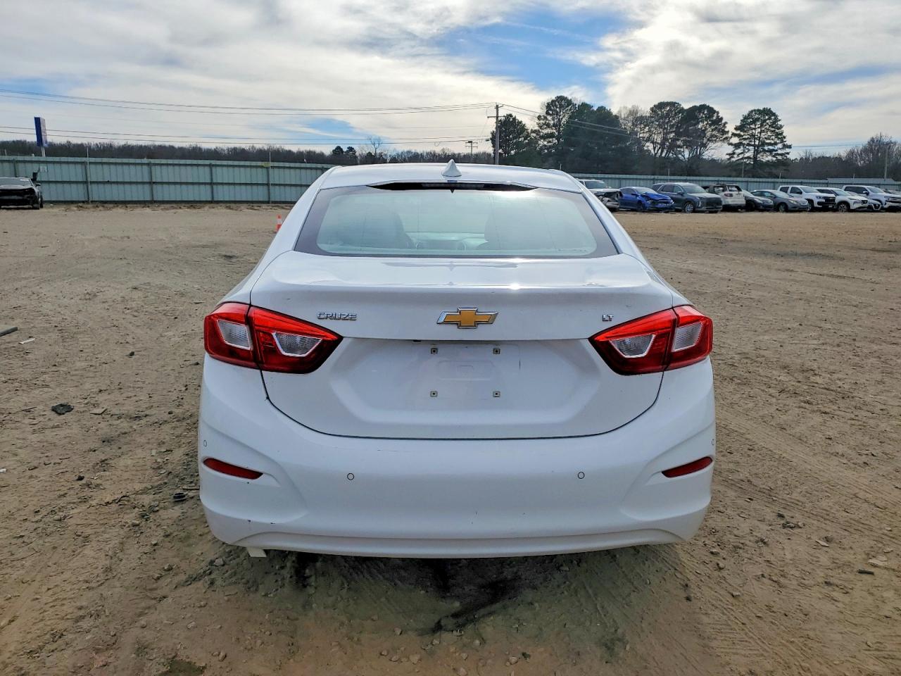 2017 CHEVROLET CRUZE LT photo 6
