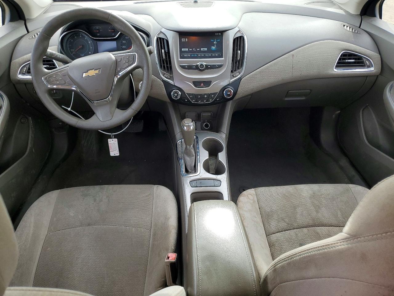 2017 CHEVROLET CRUZE LT photo 8