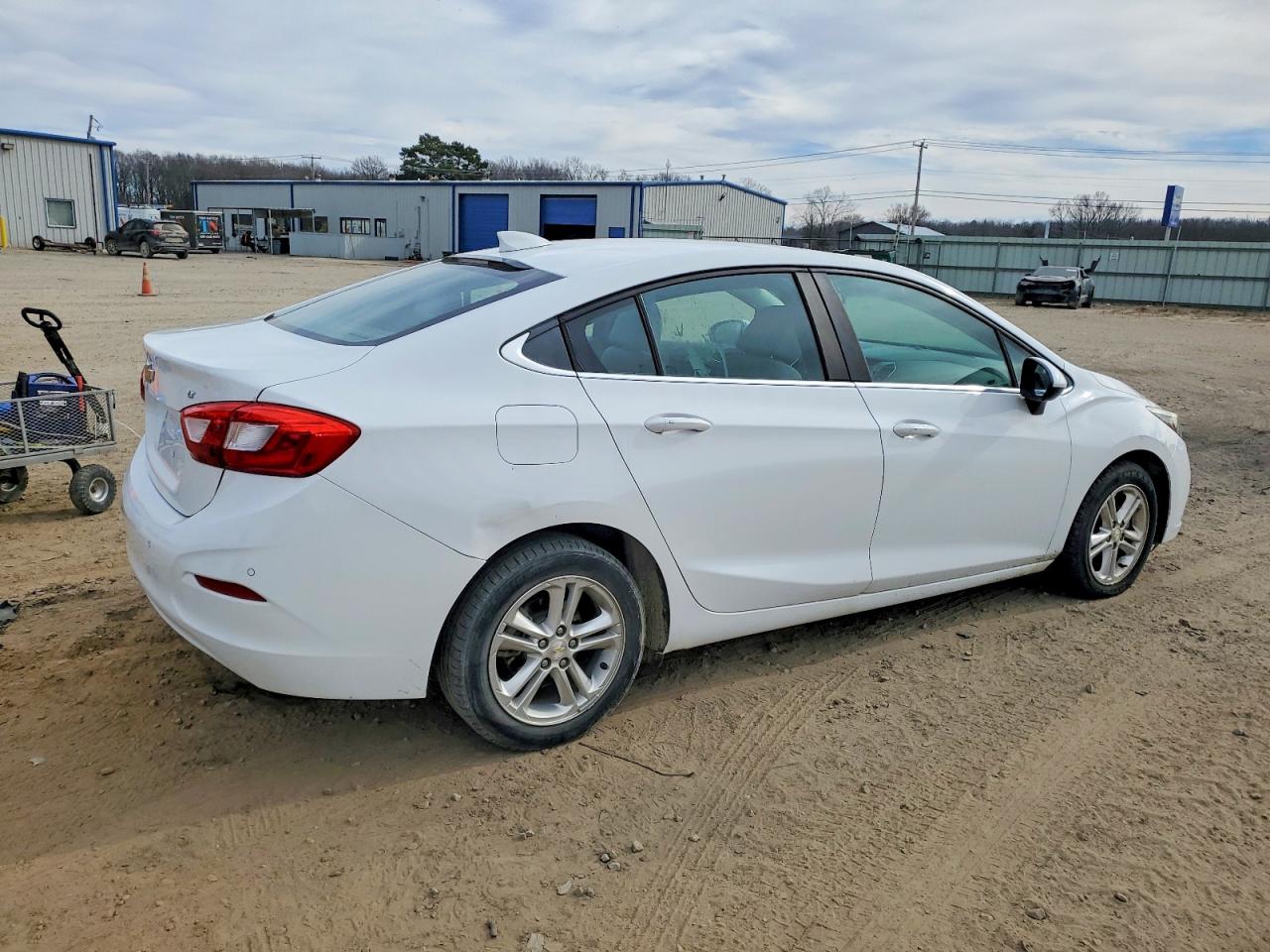 2017 CHEVROLET CRUZE LT photo 3