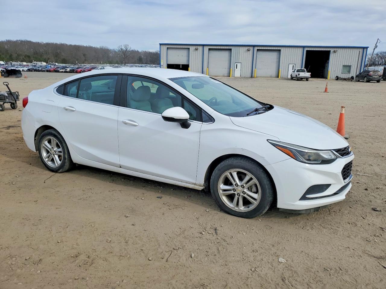 2017 CHEVROLET CRUZE LT photo 4