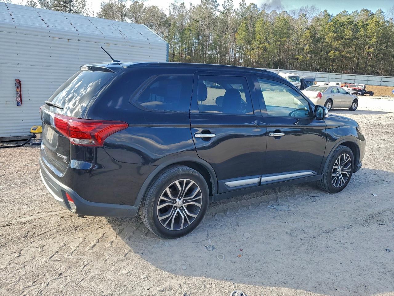 2016 MITSUBISHI OUTLANDER SE photo 3