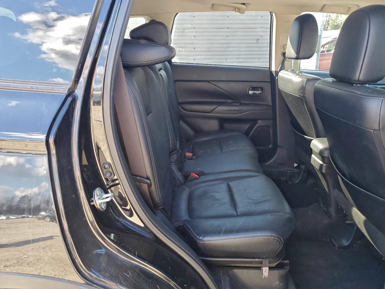 2016 MITSUBISHI OUTLANDER SE photo 11