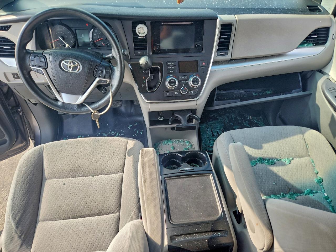 2015 TOYOTA SIENNA LE photo 8