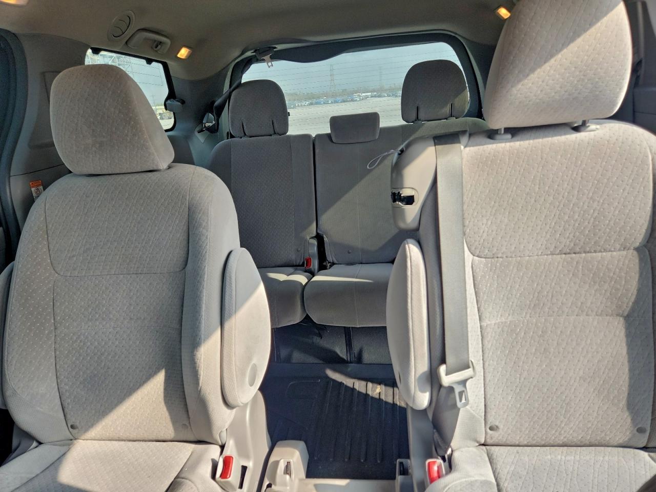 2015 TOYOTA SIENNA LE photo 10