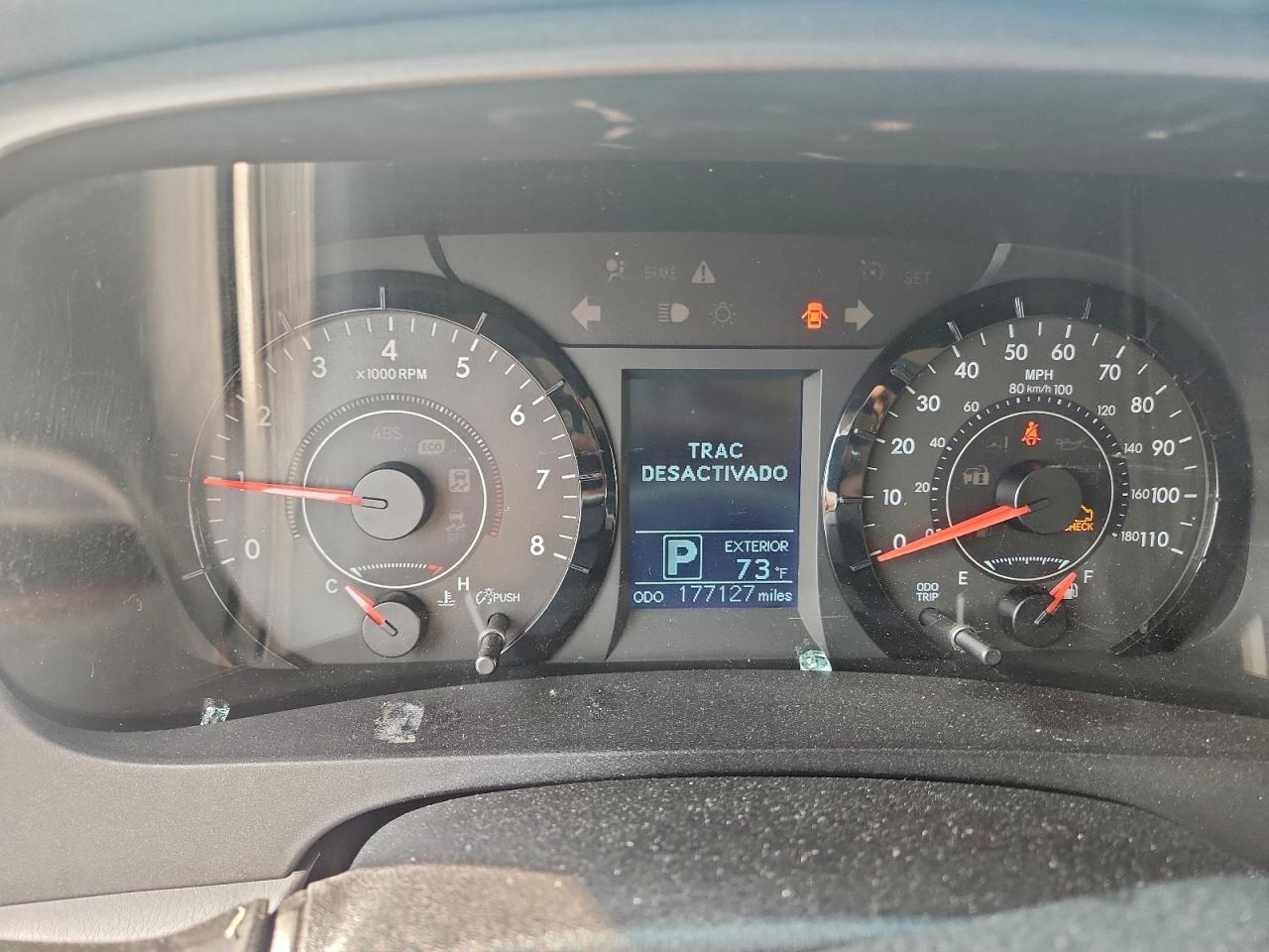 2015 TOYOTA SIENNA LE photo 9
