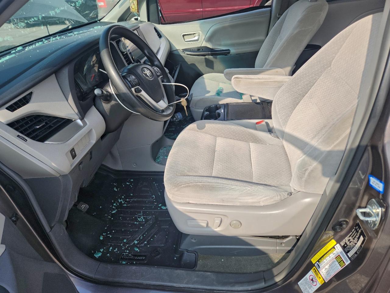 2015 TOYOTA SIENNA LE photo 7