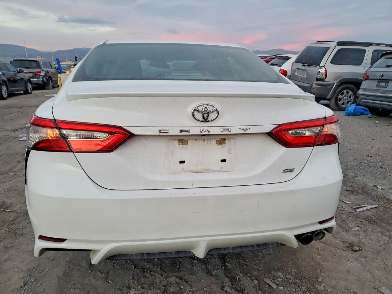 2018 TOYOTA CAMRY L photo 6