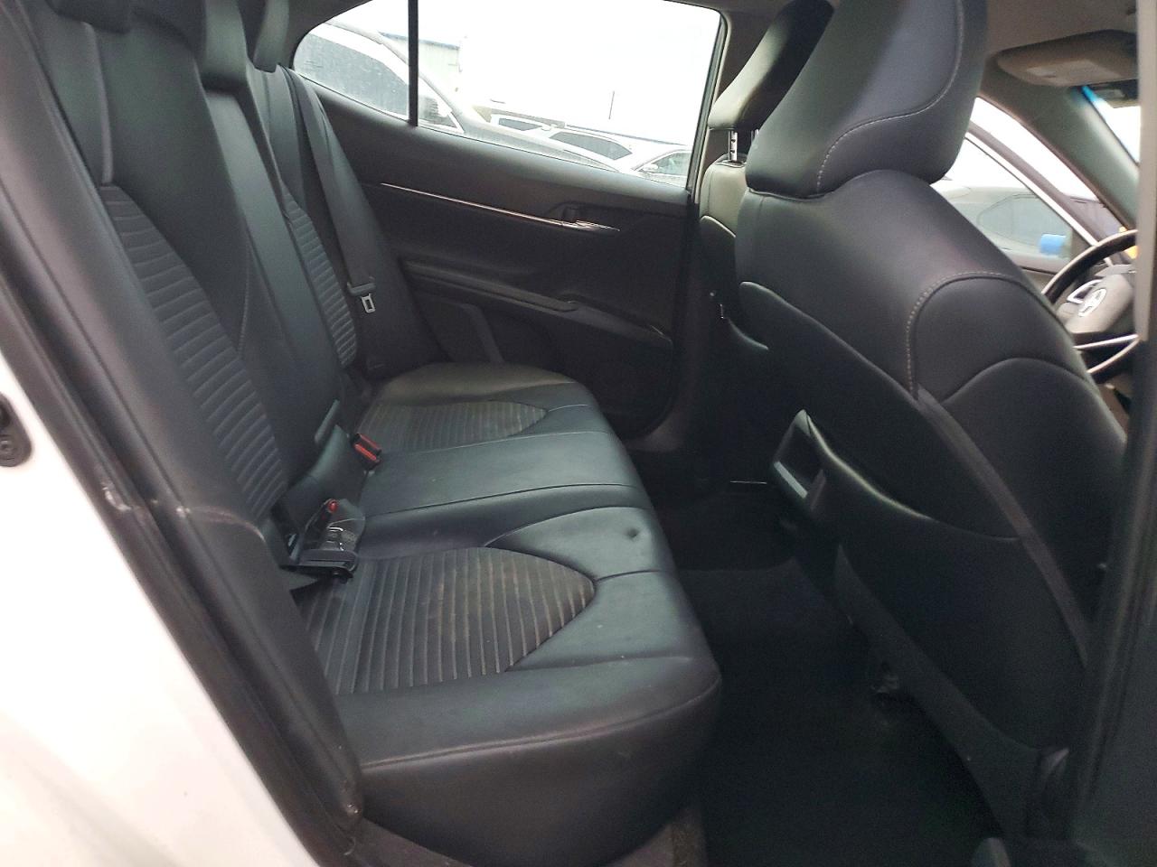 2018 TOYOTA CAMRY L photo 10