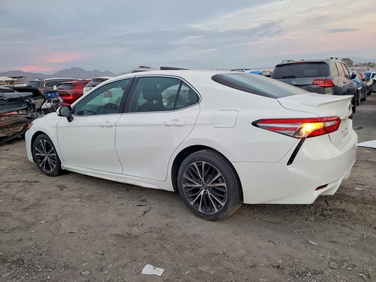 2018 TOYOTA CAMRY L photo 2