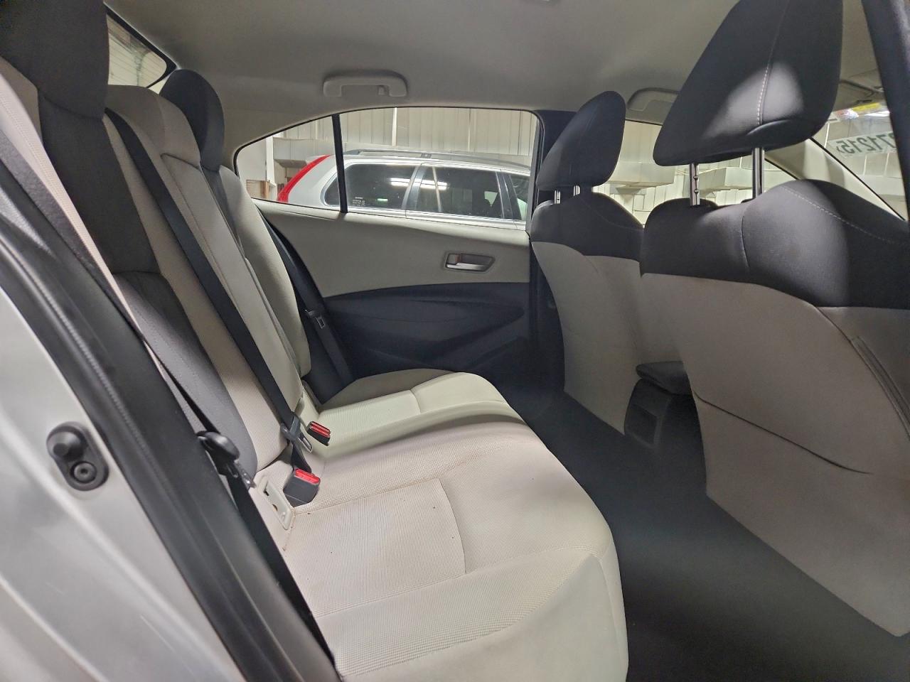 2020 TOYOTA COROLLA LE photo 10