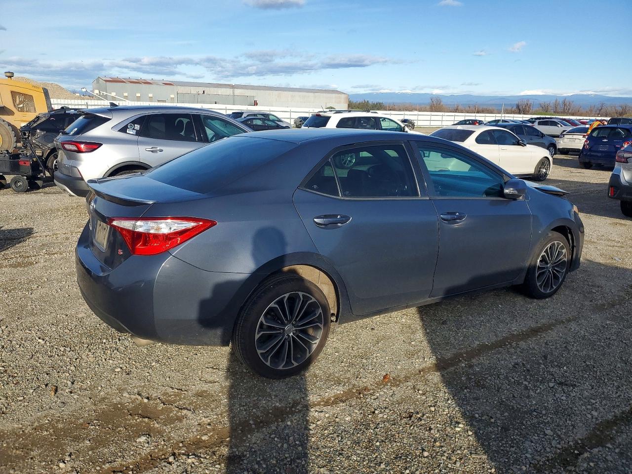2015 TOYOTA COROLLA L photo 3