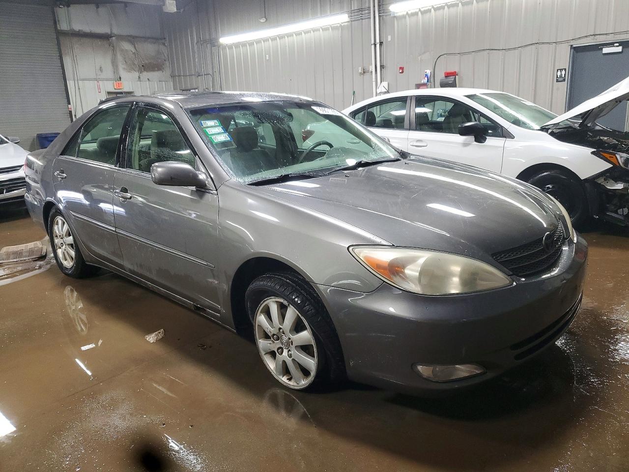 2004 TOYOTA CAMRY XLE V6 photo 4