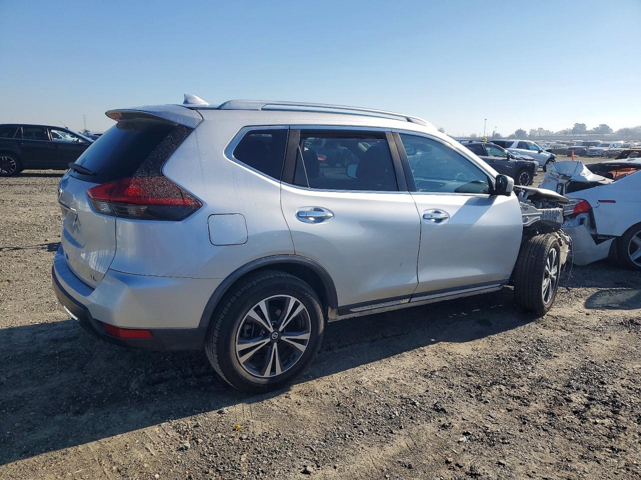 2018 NISSAN ROGUE S photo 3
