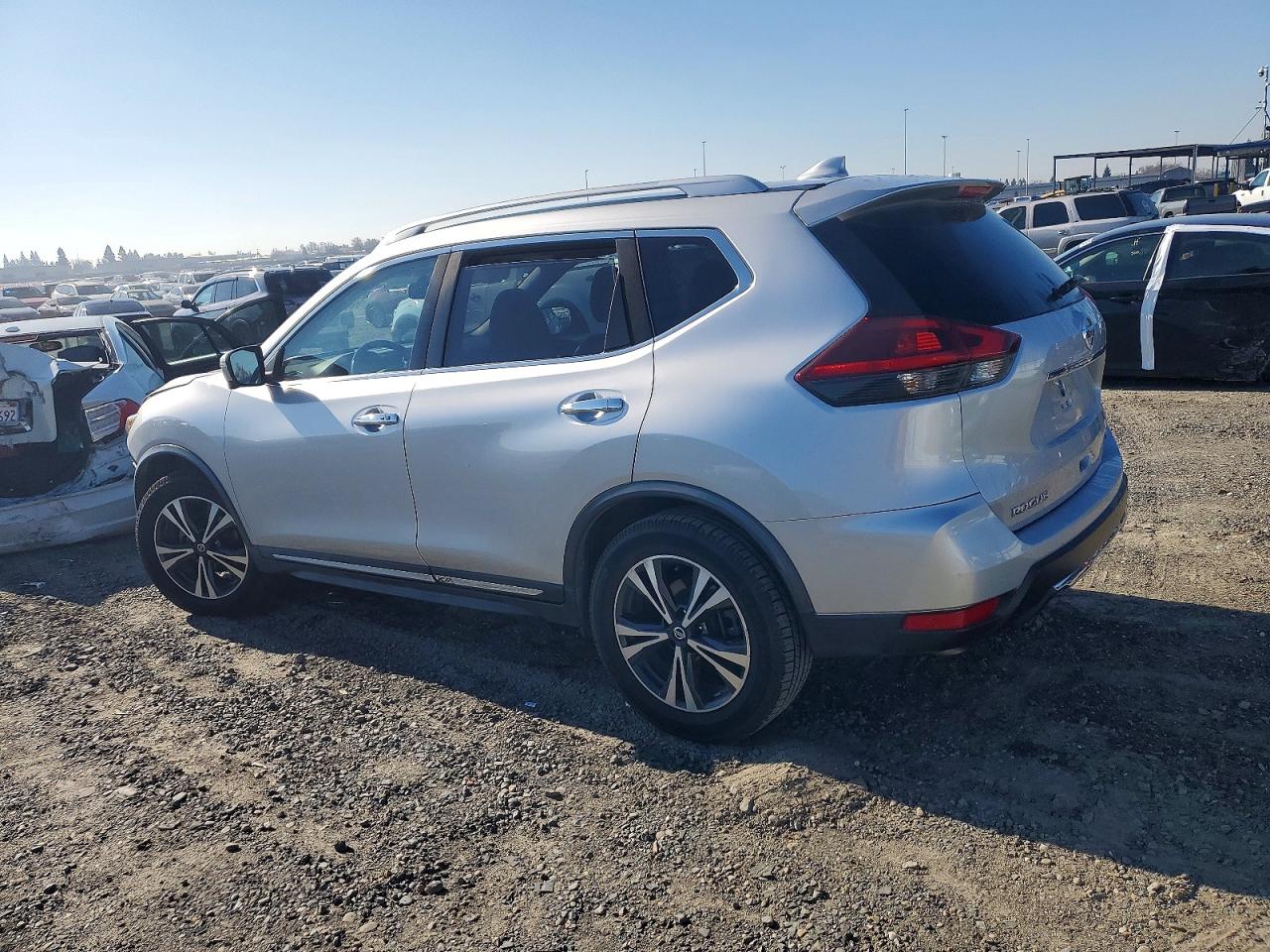 2018 NISSAN ROGUE S photo 2