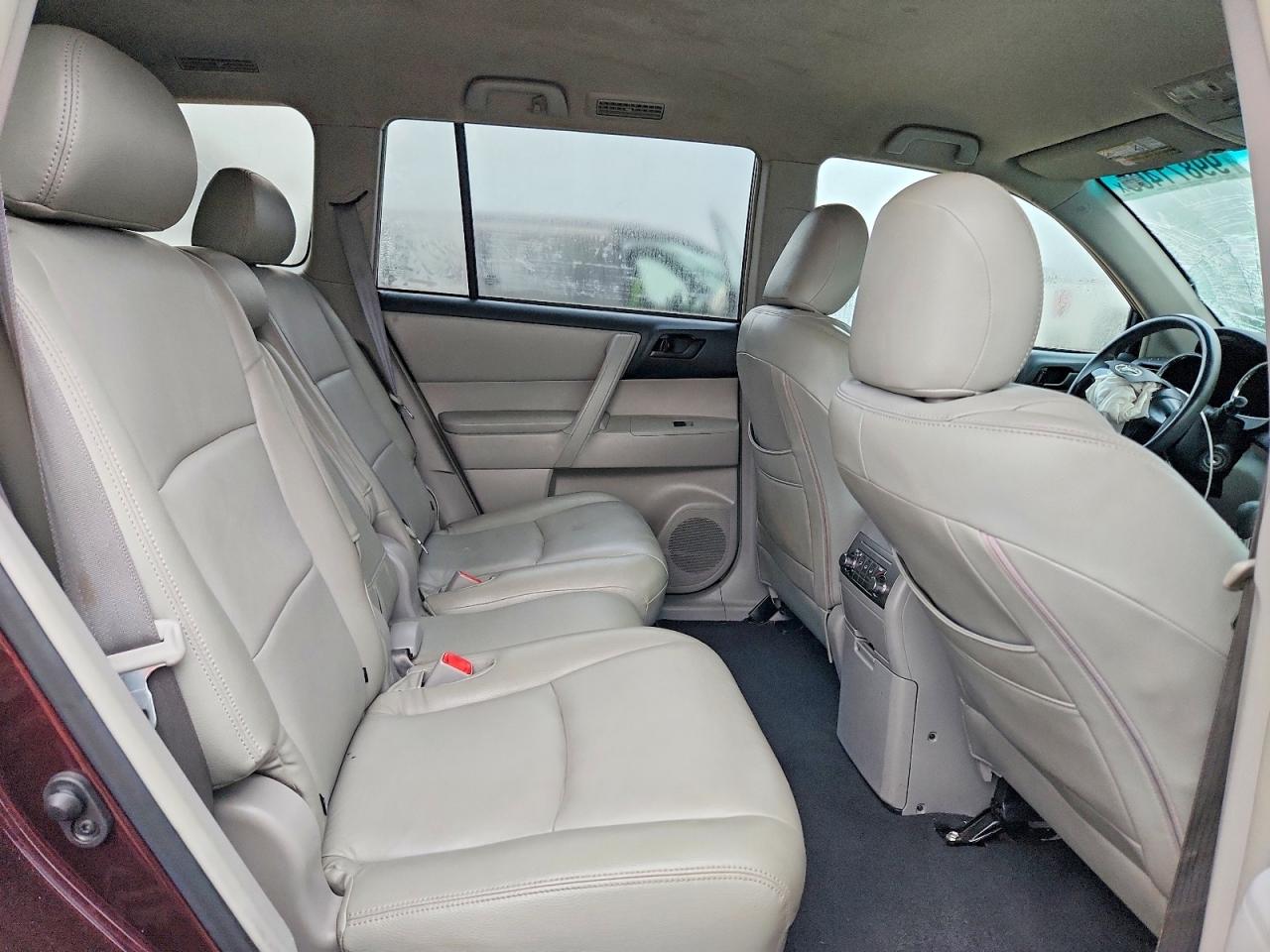 2012 TOYOTA HIGHLANDER BASE photo 11